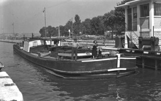 Barge de la Société d’Assainissement de la Région Parisienne (SARP) dans les années 1950s